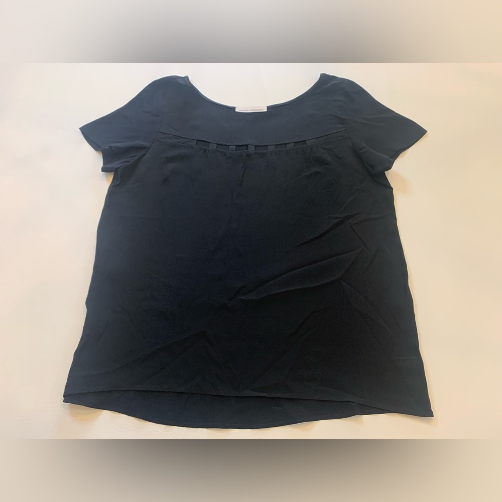 Amanda Uprichard 100% silk black top, medium, vented front (bin G)